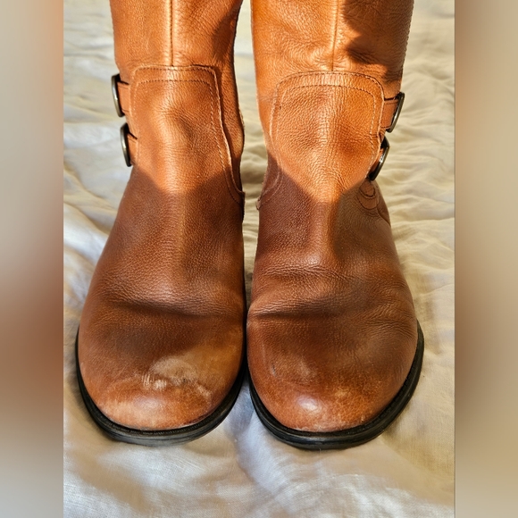 Boots - Picture 4 of 9